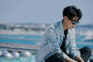 杨洋吃瓜视频素材,明星日常生活的真实写照