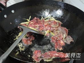 牛大瓜吃牛肉视频,趣味横生美食体验